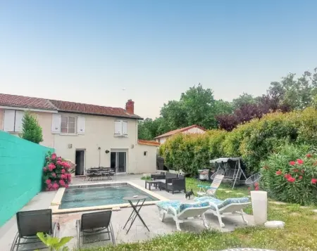 Villa spacieuse avec piscine à Saint-Fons, Villa 8 personnes à Saint Fons - Photo 4
