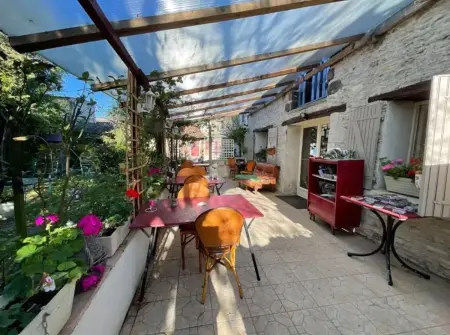 Maison de charme avec cheminée et jardin à Saint-Jean-de-Sauves - Photo 6