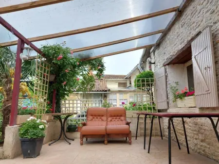Maison de charme avec cheminée et jardin à Saint-Jean-de-Sauves - Photo 15
