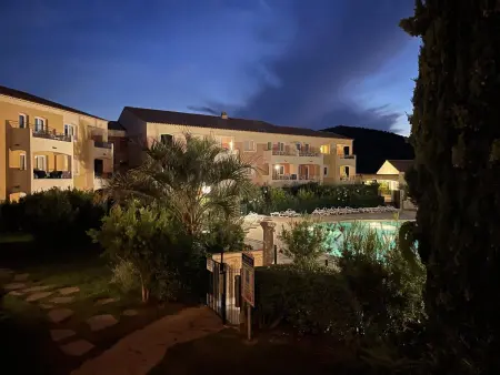 Appartement charmant Roquebrune 35m² piscine partagée - Photo 25