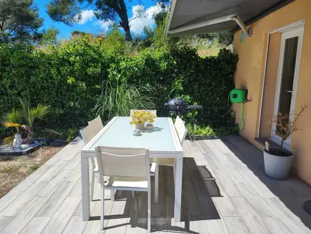 Maison confortable à La Ciotat avec terrasse privée - Photo 2