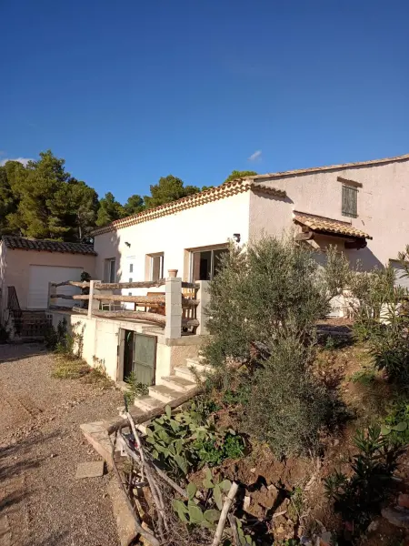 Villa élégante à Mouriès avec vue sur la montagne et piscine privée - Photo 1