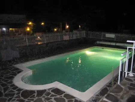 Bungalow confortable à Argences-en-Aubrac avec piscine - Photo 16