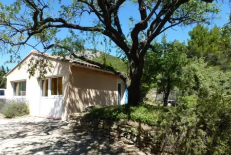 Charmante maison avec piscine à Saint-Hippolyte-le-Graveyron 46 m² ! - Photo 1