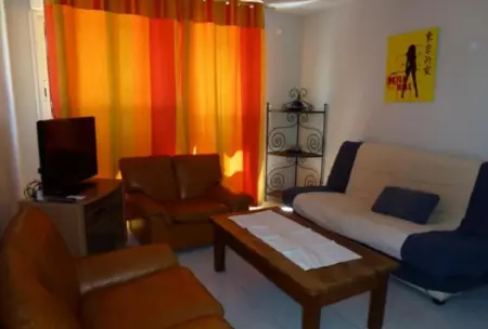Charmante maison avec piscine à Saint-Hippolyte-le-Graveyron 46 m² ! - Photo 3
