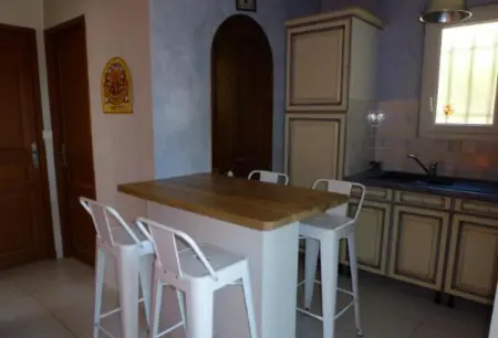 Charmante maison avec piscine à Saint-Hippolyte-le-Graveyron 46 m² ! - Photo 4