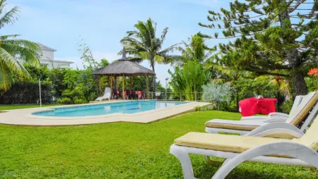 Villa spacieuse avec vue sur mer, à Trou D'Eau Douce. - Photo 1