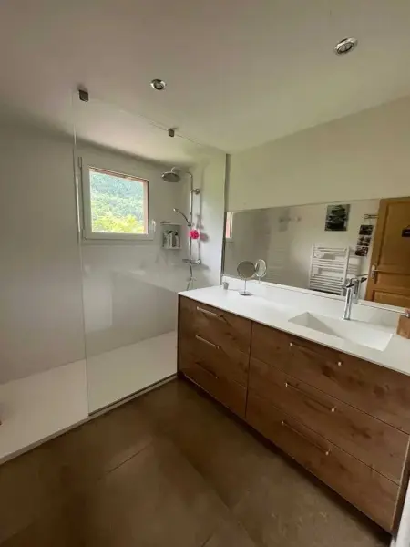 Maison chaleureuse à Saint-Aventin avec jardin et vue montagne - Photo 10