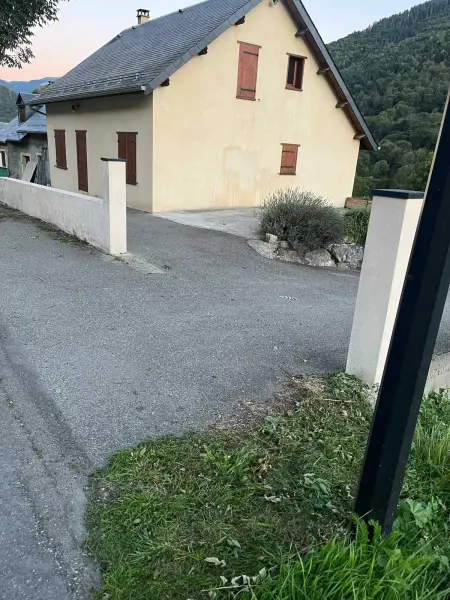 Maison chaleureuse à Saint-Aventin avec jardin et vue montagne - Photo 13