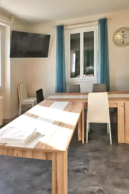 Maison spacieuse à Montsalvy avec grand jardin et terrasse - Photo 3