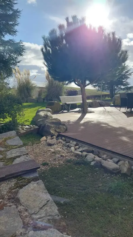 Maison spacieuse à Montsalvy avec grand jardin et terrasse - Photo 13