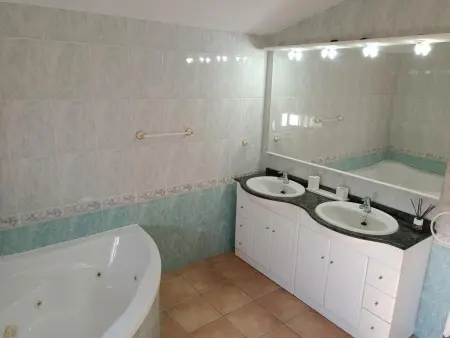 Villa lumineuse à Vidreres avec piscine privée et jacuzzi - Photo 27