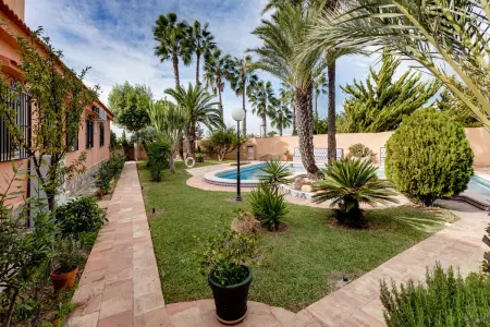 Villa charmante à Torrevieja avec piscine privée - Photo 1