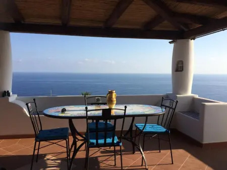 Maison cosy à Malfa avec vue sur la mer et la montagne - Photo 1