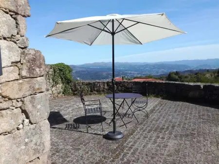 Maison pittoresque à Andeviso avec vue sur la montagne. - Photo 1