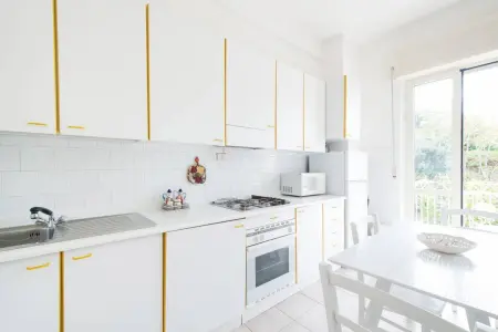 Appartement charmant à Vieste avec balcon et vue sur jardin - Photo 2