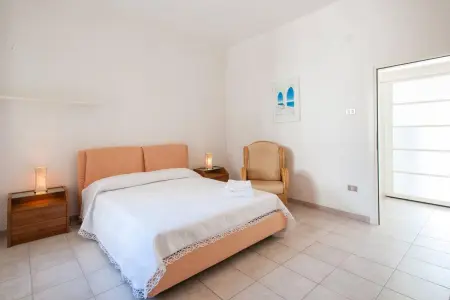 Appartement charmant à Vieste avec balcon et vue sur jardin - Photo 5