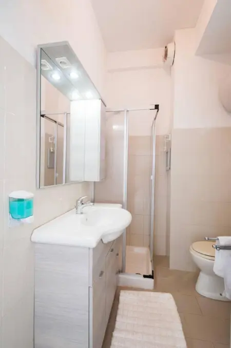 Appartement charmant à Vieste avec balcon et vue sur jardin - Photo 11