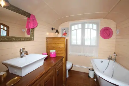 Bungalow confortable à Saintes-Maries-de-la-Mer avec piscine - Photo 5