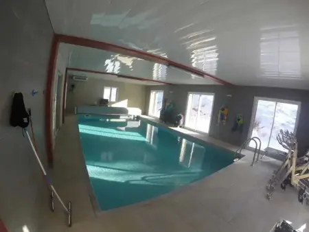 Villa spacieuse avec piscine à Saint-Sauveur-en-Rue - Photo 2