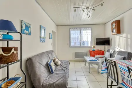 Maison charmante à L'Épine avec jardin clôturé et terrasse - Photo 16