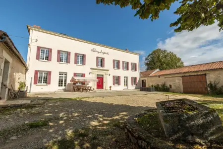 Maison accueillante à Mouterre-Silly avec jardin et cheminée - Photo 8