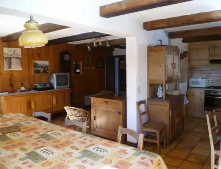 Maison chaleureuse à Notre-Dame-de-Bellecombe avec cheminée. - Photo 4
