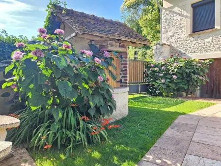 Maison de charme à Sainte-Geneviève-lès-Gasny avec jardin - Photo 2