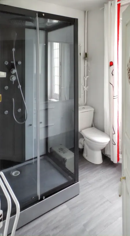 Maison confortable à Saint-Germain-du-Pert avec piscine privée - Photo 20