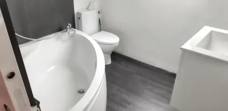 Maison confortable à Saint-Germain-du-Pert avec piscine privée - Photo 39