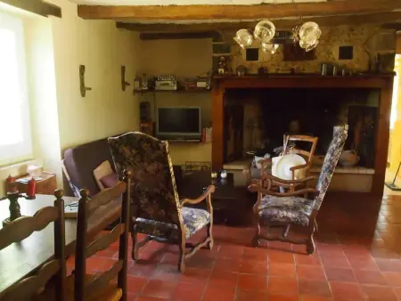 Maison charmante à Les Junies avec vue sur jardin - Photo 2