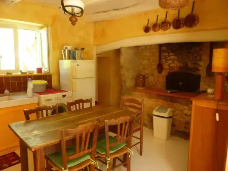 Maison charmante à Les Junies avec vue sur jardin - Photo 3