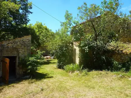Maison charmante à Les Junies avec vue sur jardin - Photo 11