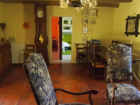 Maison charmante à Les Junies avec vue sur jardin - Photo 13