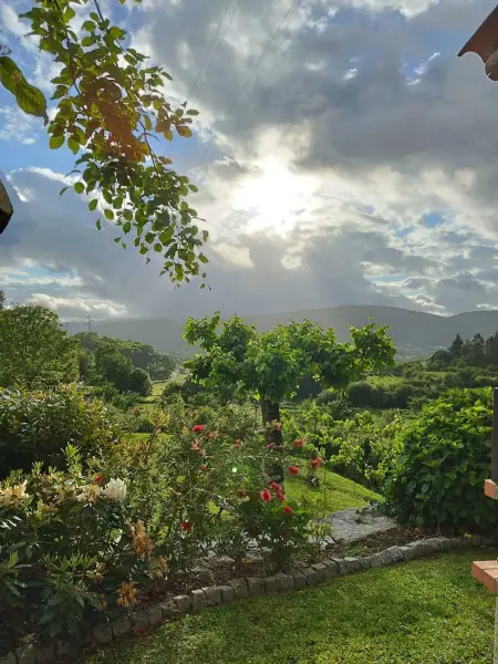 Villa spacieuse avec piscine privée à Rubiães, vue montagne - Photo 24