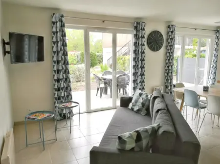 Maison confortable à Parentis-en-Born avec piscine partagée - Photo 1