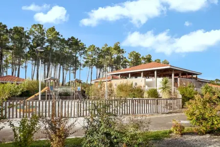Maison confortable à Parentis-en-Born avec piscine partagée - Photo 11