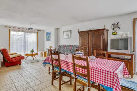 Charmante Maison en Campagne près de Nevez avec Jardin Clôturé - Photo 7