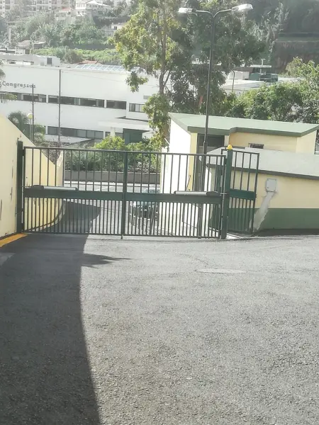 Appartement charmant dans Funchal avec balcon et vue - Photo 31