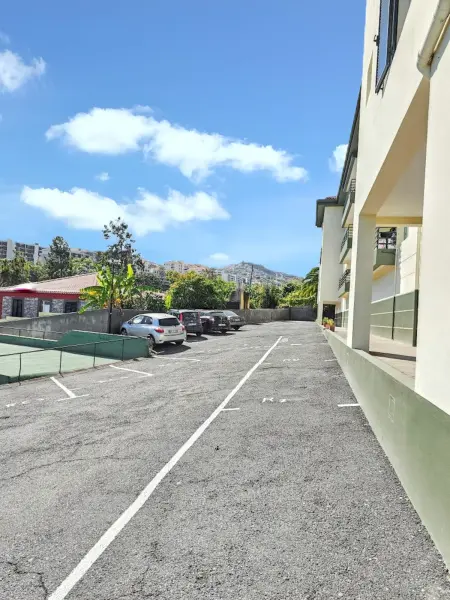 Appartement charmant dans Funchal avec balcon et vue - Photo 32