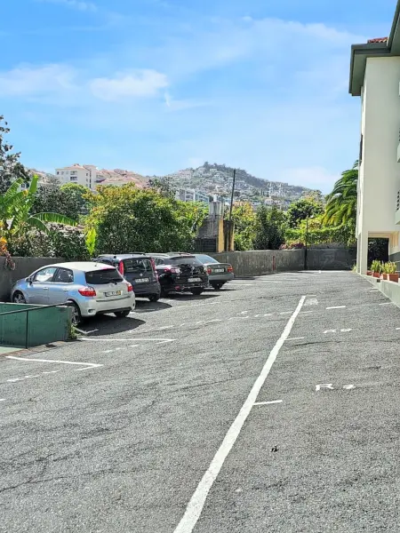 Appartement charmant dans Funchal avec balcon et vue - Photo 35