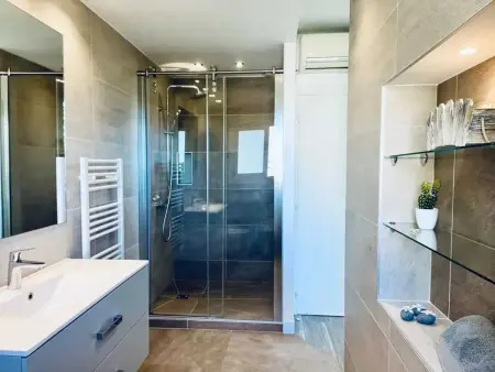 Maison conviviale à Fréjus avec piscine à débordement - Photo 15