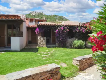 Maison charmante avec terrasse & jardin - Loiri Porto San Paolo - Photo 11