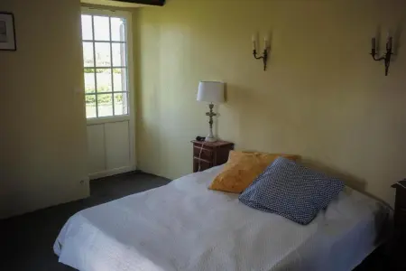 Maison spacieuse proche du centre de Landevieille + jardin clôturé - Photo 6