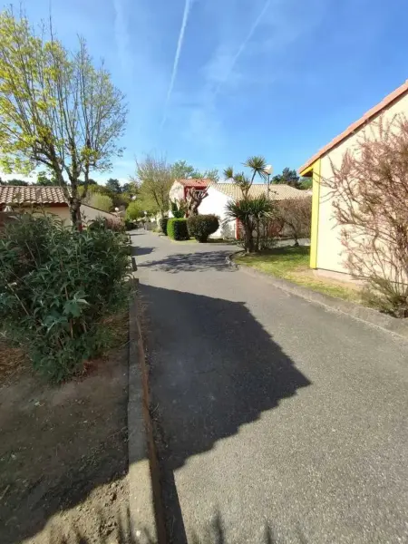 Maison charmante à Soustons avec piscine et jardin - Photo 9