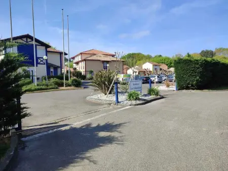 Maison charmante à Soustons avec piscine et jardin - Photo 10