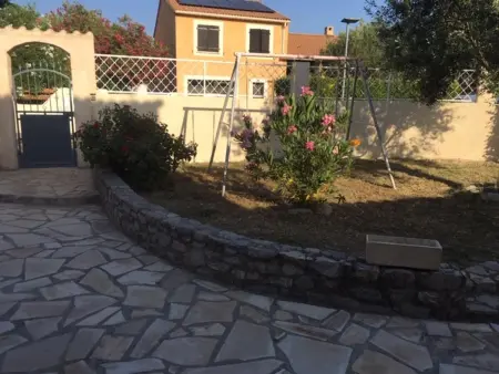 Villa avec jardin à Poussan avec piscine privée ouverte toute l'année - Photo 5