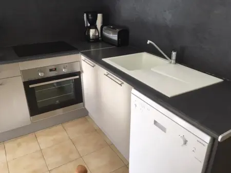 Villa avec jardin à Poussan avec piscine privée ouverte toute l'année - Photo 26