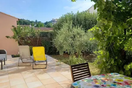 Maison conviviale en pleine nature à Gréoux-les-Bains, 3 chambres - Photo 11