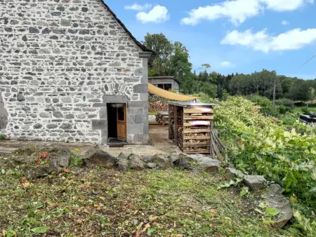 Maison de campagne spacieuse à Chastreix avec cheminée - Photo 2